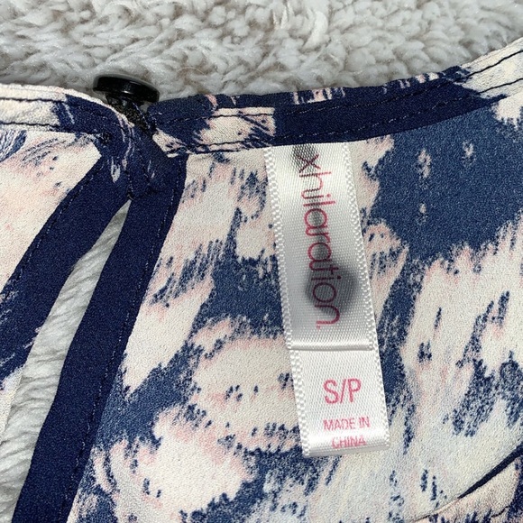 Xhilaration flowy top - Picture 3 of 3